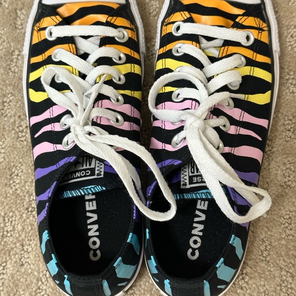 Women’s Converse All Star size 8 - Picture 3 of 9